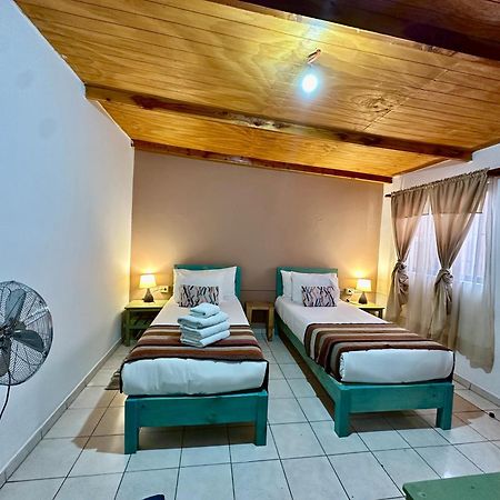 Hostal Qachi Chentura ซานเปโดร เด อาตากามา ภายนอก รูปภาพ